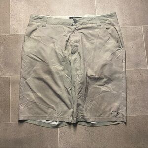 Oakley Men's Camouflage Shorts - Gray